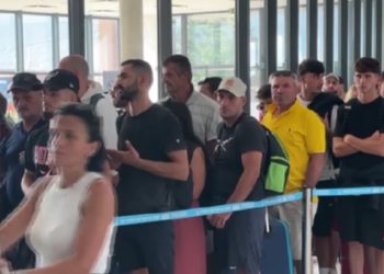 Vlora “pushtohet” nga italianët/ Sot me traget hynë dy mijë të rinj nga vendi fqinj