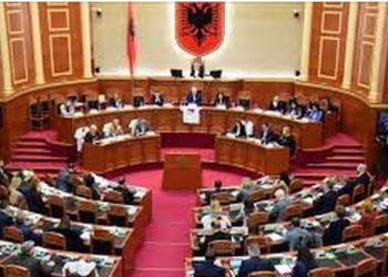 “Opozita po bën gjueti shtrigash!”, Gazetari: Presin të zihet Rama e Veliaj dhe të marrin…