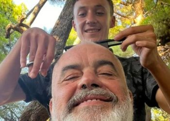 Edi Rama siç nuk e keni parë kurrë më parë, shfaqet duke…