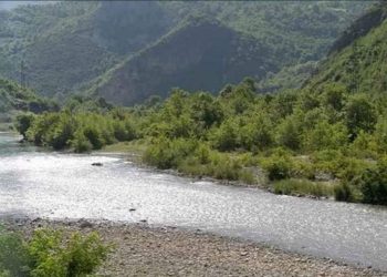 LAJM I FUNDIT – Tragjike në Librazhd! Mbytet 11-vjeçari, shkoi për t’u larë në…