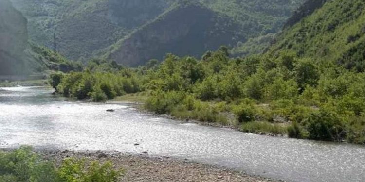 LAJM I FUNDIT – Tragjike në Librazhd! Mbytet 11-vjeçari, shkoi për t’u larë në…