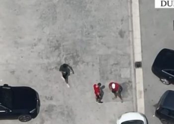 Iu merrte para shofereve, për të parkuar automjetet në hapësirë publike! E pëson keq…