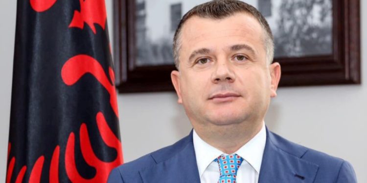 “Kush dënohet nga ligji i ri”, Ministri Balla: Nëse nuk i bindet urdhërit do të…