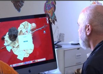 Rama zbulon “pa dashje” FOTO-n që mban në ekranin e kompjuterit të tij