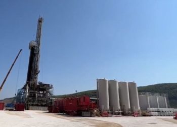 Eksperti i ekonomisë: Nafta e Shpiragut e pastër, shumë pak nevojë për përpunim