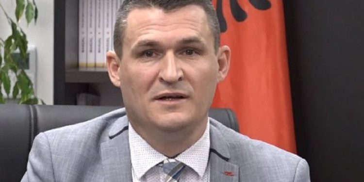 Lëviz me makinë të blinduar se i rrezikohet jeta? SPAK reagon për Altin Dumanin…