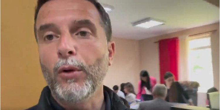 Është e neveritshme”/ Braçe “shpërthen” keq, akuza të forta: Iu kanë vënë puron në gojë…