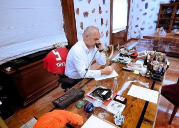 Pas pikturave nëpër mure, zbulohet TJETËR ‘objekt’ i pazakontë tek zyra e Ramës, shikoni…