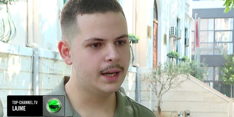 Shembullor/ Doli i pari në 1800 kandidatë, i riu tregon pasionin për Mjekësinë