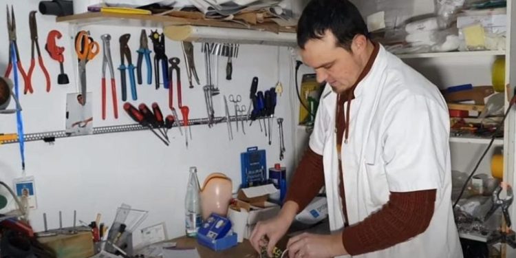 I riu nga Korça me profesionin jo të zakontë! Vetëm 3 persona në Shqipëri e ushtrojnë….