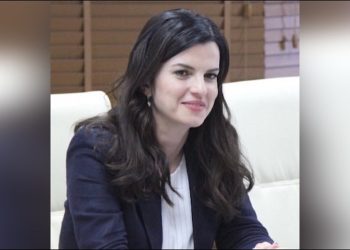 Zëvendësoi Manastirliun, kush është ministrja e re e Shëndetësisë që mori besimin e Ramës…