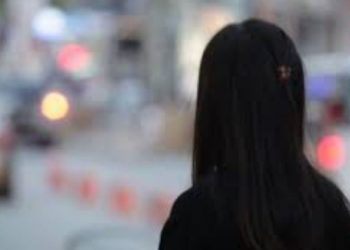 LAJM I FUNDIT – Vajza 18-vjeçare zhduket nga banesa, nëna “ngre alarmin” në Polici