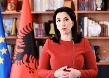 U shkarkua nga detyra/ Reagon për herë të parë ish-ministrja Kushi: Kam dy fjalë për Ramën…