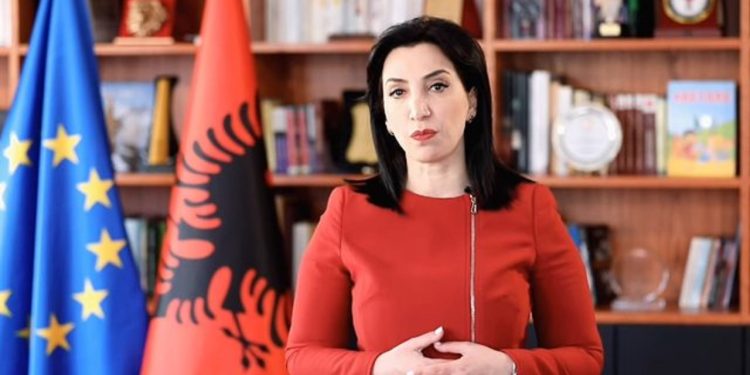 U shkarkua nga detyra/ Reagon për herë të parë ish-ministrja Kushi: Kam dy fjalë për Ramën…