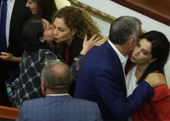 Kush është deputeti i vetëm Socialist që votoi KUNDËR shkarkimit të Olta Xhaçkës…