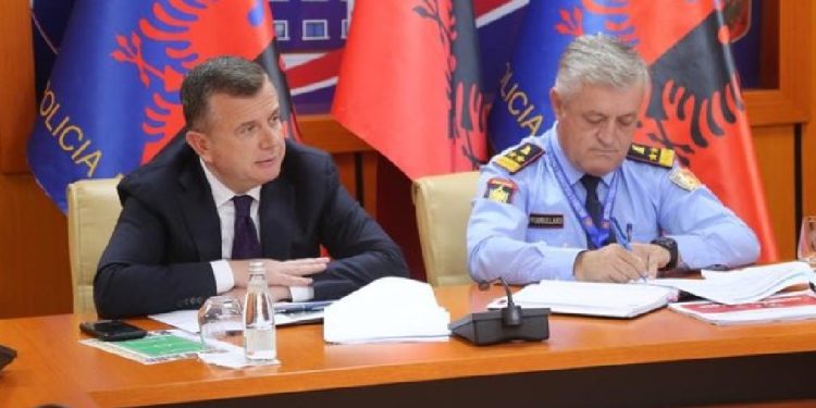 Ndeshja Shqipëri-Poloni/ Balla ka një paralajmërim: Kush vjen të heqë stolat, do të…