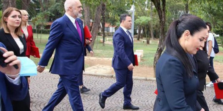 Sot fillon “shkundja”/ Ka zhvillime tek PS, Rama po bëhet gati për lëvizjet e papritura…