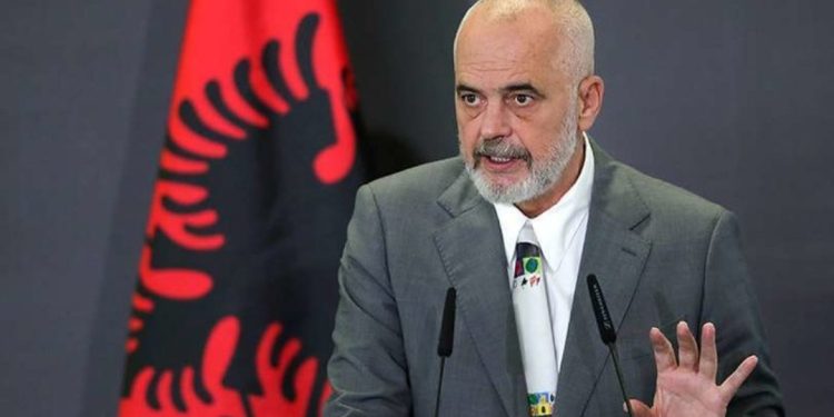 “Kurrë mos harro!”/ Kryeministri Edi Rama ka një mesazh të fortë, 22 vite më parë…