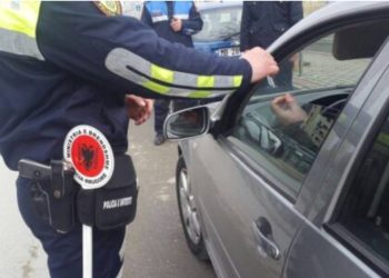 PARALAJMËRIM I FORTË për shoferët/ Nga sot makinat e parkuara gabim do të…