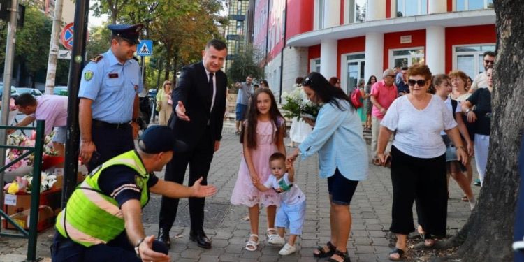 Gati të vendoset “rregulli i ri”/ Në një perimetër rreth 50 metër larg shkollave do të hiqen…