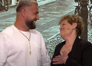 “Nëna më tha vetë, amanet…”/ Zbulohen vargjet e këngës së re të Luizit dedikuar nënës!