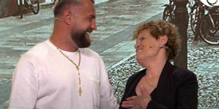 “Nëna më tha vetë, amanet…”/ Zbulohen vargjet e këngës së re të Luizit dedikuar nënës!