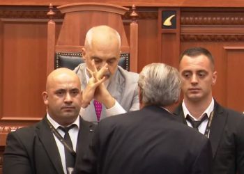 A do ta ‘spastrojë’ SPAK politikën? Gazetari sjell shembullin e rastit rumun…