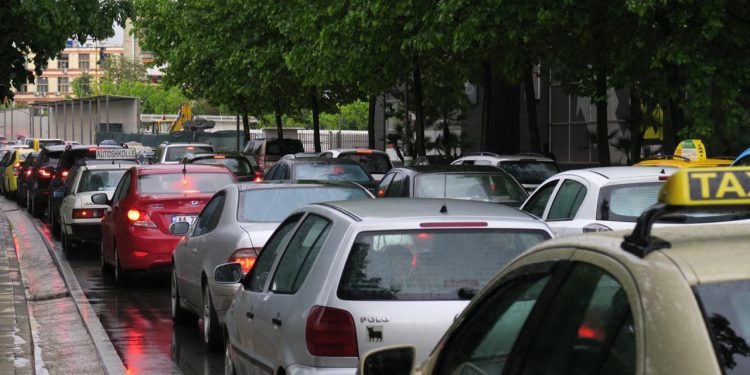 Hyn në fuqi menjëherë! Kush preket nga VENDIMI i ri në Tiranë, ndalohet qarkullimi i makinave nga…