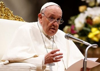 Papa Fraçesku mesazh surprizë për të rinjtë Shqiptarë: Mos u largoni! Atdheu ka…