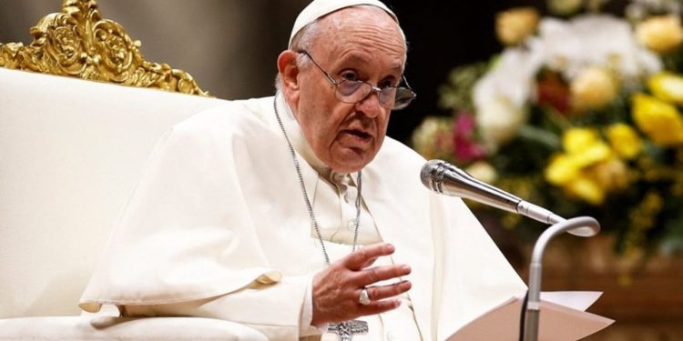 Papa Fraçesku mesazh surprizë për të rinjtë Shqiptarë: Mos u largoni! Atdheu ka…