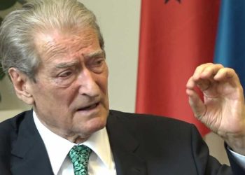 “Rrëzova diktaturën, do rrëzoj dhe Edi Ramën”, Berisha zbulon LËVIZJEN e radhës…