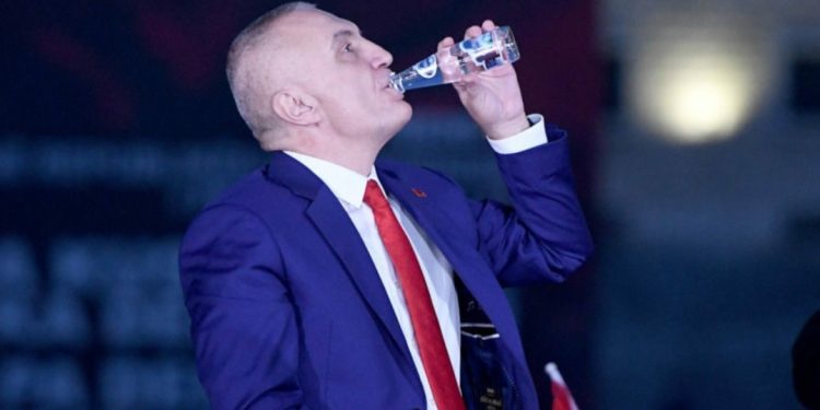 A është arratisur Ilir Meta?! Flet njeriu i afërt: Ka dalë jashtë shtetit për arsye…