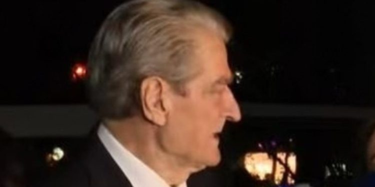 “Ta rrëzojmë qeverinë!”, Berisha sot në mbrëmje na befason me lëvizjen e tij të fundit: Bën thirrje për…