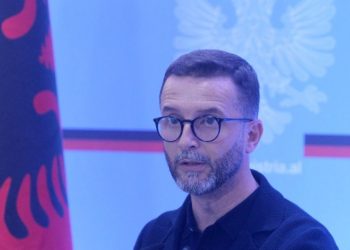 Erion Braçe befason me propozimin:T’i bëjmë presion Greqisë që të miratojnë ligjin për…