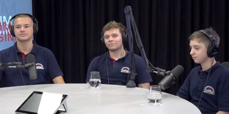 Rama fton gjimnazistët në podcast, kanë “shpikur” një projekt teknologjik, aplikimi nis nga…