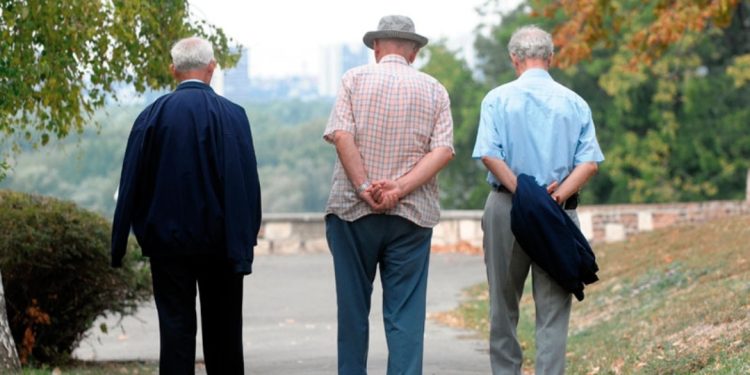 Trondit doktoresha e azilit në Tiranë: Ka fëmijë që u marrin pensionet, nuk u vijnë as në varrim…