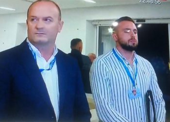 Efektivë të policisë mbërrijnë në selinë e PD, çfarë po ndodh me Berishën…