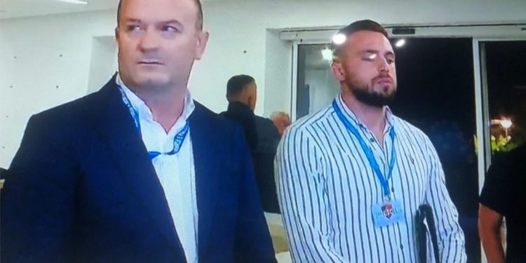 Efektivë të policisë mbërrijnë në selinë e PD, çfarë po ndodh me Berishën…
