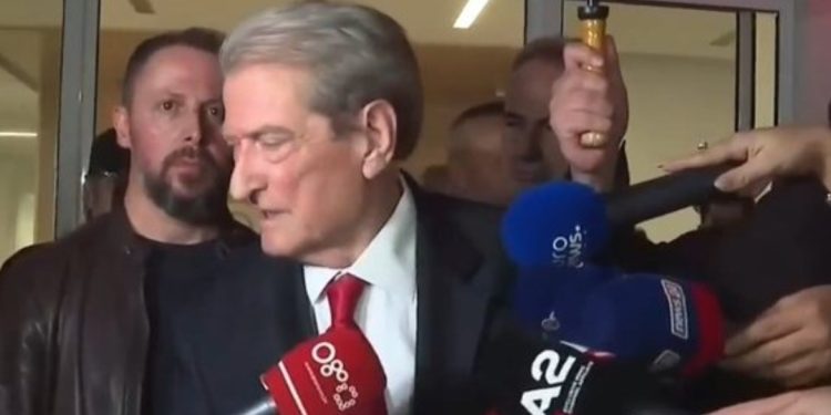 “Foltorja i bëri thirrje militantëve të mblidhen, por Berisha u braktis”