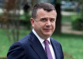 “Zotohem se do t’i godasim!”/ Ministri Taulant Balla ka dy fjalë për ata që…
