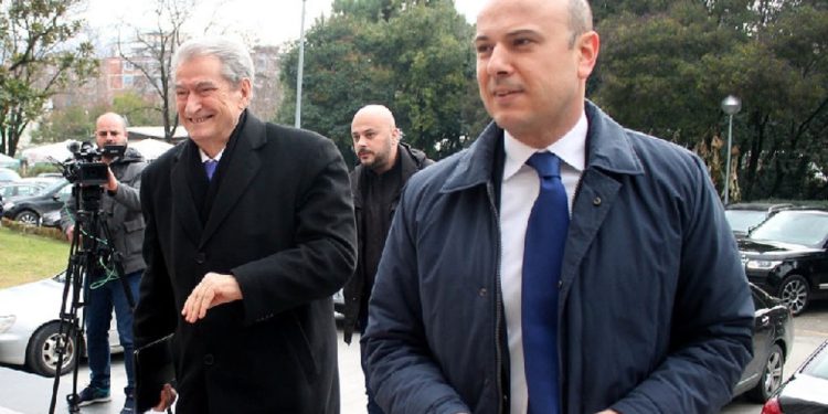 LAJM I FUNDIT – Zbulohen akuza, sa vite burg rrezikojnë Sali Berisha dhe dhëndri i tij Malltezi