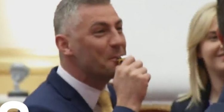 Qëlloi me grusht deputetin e PS, flet Nallbati: Shqipëria ka halle, mos…