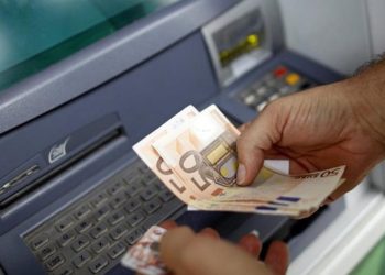 Nuk ndalet ulja/ Tronditet tregu valutor, Euro drejt “humnerës”. Ç’po ndodh sot…