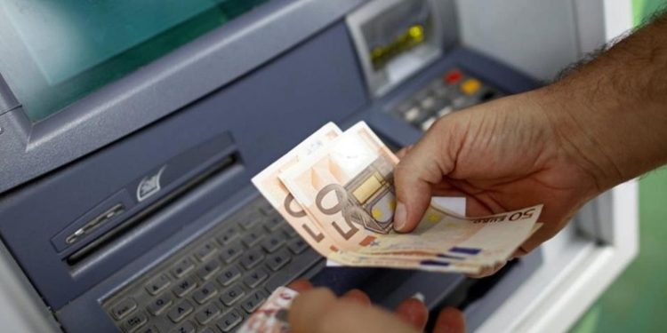 Nuk ndalet ulja/ Tronditet tregu valutor, Euro drejt “humnerës”. Ç’po ndodh sot…