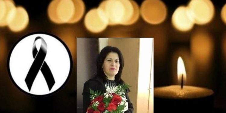 LAJM I TRISHTË! Kjo është mësuesja që pëson infakt në orën e mësimit në qytetin…