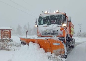 Dëbora e madhe “pushton” Shqipërinë, policia njofton shoferët: Bllokohet aksi kombëtar…