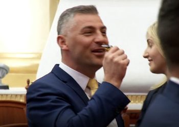E turpshme! Deputeti i PD, Nallbati: Rama po e kthen Shqipërinë në një hale të…