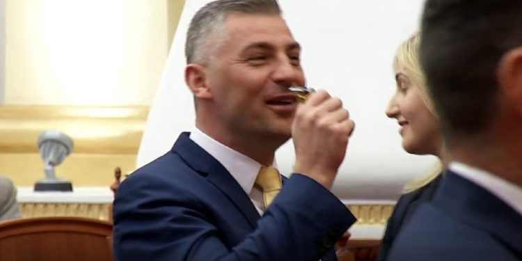 E turpshme! Deputeti i PD, Nallbati: Rama po e kthen Shqipërinë në një hale të…