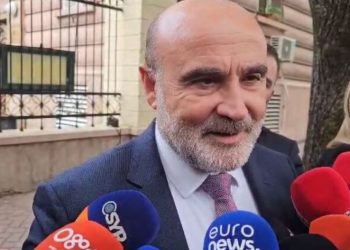 U kallëzua nga opozita në SPAK, reagon Sinaj: Nuk kam frikë nga…
