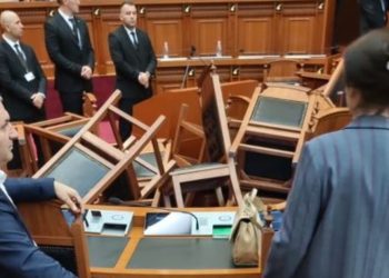 Shkaktoi kaos në Kuvend/ Nikolla merr VENDIM, dënon deputetin e Sali Berishës…